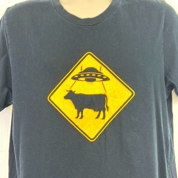 Canvas & Bella  - UFO Cattle Crossing Black And Yellow Short Sleeve T Shirt LG - Picture 6 of 10